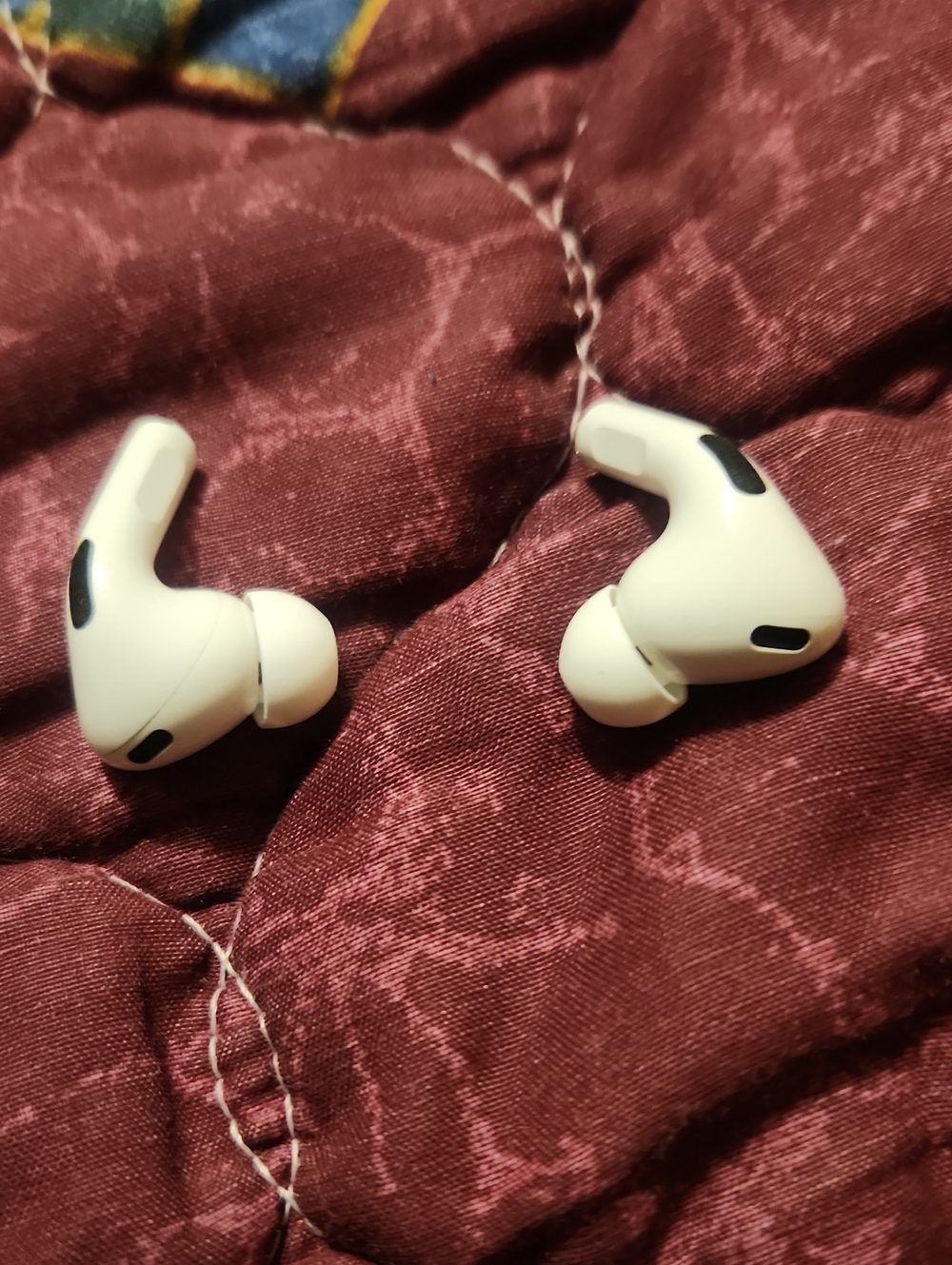 Apple White Wireless Earbuds with Silicone Tips